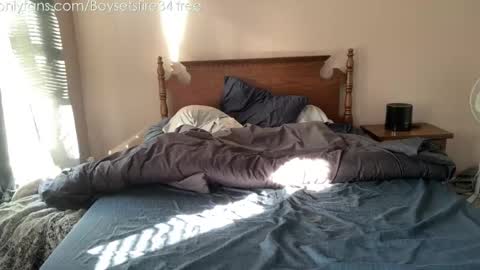 Snapshot of boysetsfire34 chatting on 03-11-25, 01:34 boysetsfire34 online show from 03-11-25, 01:34