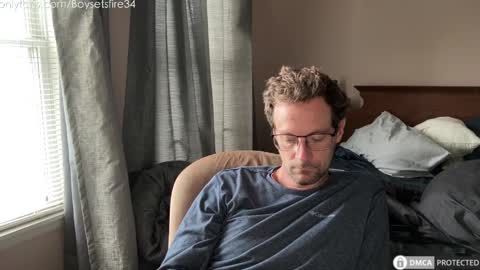 Snapshot of boysetsfire34 chatting on 09-25-25, 02:21 boysetsfire34 online show from 09-25-25, 02:21