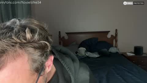 Snapshot of boysetsfire34 chatting on 11-11-25, 01:22 boysetsfire34 online show from 11-11-25, 01:22