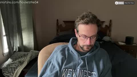 Snapshot of boysetsfire34 chatting on 11-18-25, 04:33 boysetsfire34 online show from 11-18-25, 04:33