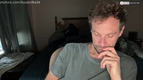 Snapshot of boysetsfire34 chatting on 11-25-25, 02:50 boysetsfire34 online show from 11-25-25, 02:50