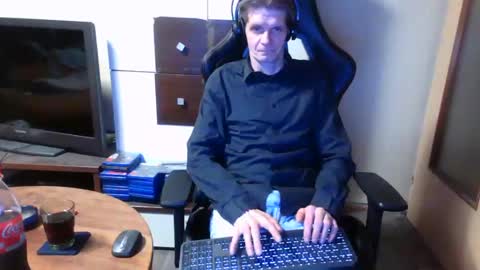 bponie1 online show from 12-04-24, 01:47