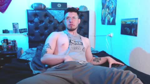 Snapshot of brad_hot_boy chatting on 12-10-24, 04:06 brad hot boy online show from 12-10-24, 04:06