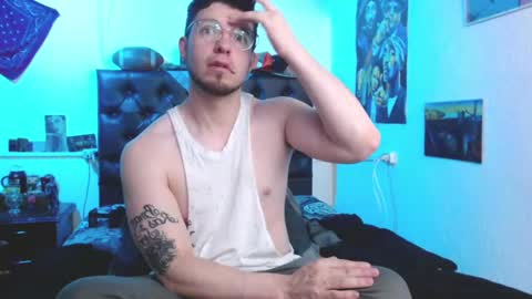 Snapshot of brad_hot_boy chatting on 12-17-24, 05:15 brad hot boy online show from 12-17-24, 05:15