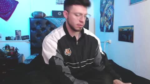 Snapshot of brad_hot_boy chatting on 03-08-25, 04:17 brad hot boy online show from 03-08-25, 04:17