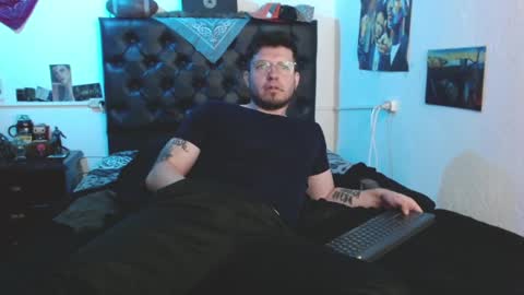 Snapshot of brad_hot_boy chatting on 03-12-25, 04:13 brad hot boy online show from 03-12-25, 04:13