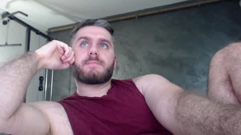 Snapshot of brad_pittfall chatting on 01-05-25, 04:27 ask me online show from 01-05-25, 04:27