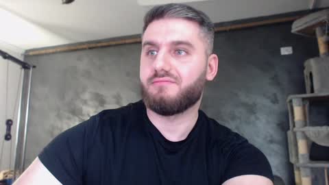 Snapshot of brad_pittfall chatting on 01-29-25, 09:39 ask me online show from 01-29-25, 09:39