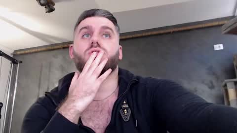 Snapshot of brad_pittfall chatting on 02-12-25, 11:18 ask me online show from 02-12-25, 11:18