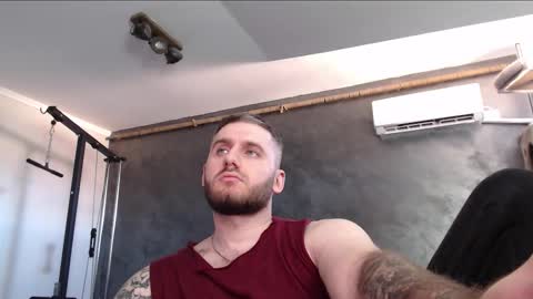 Snapshot of brad_pittfall chatting on 09-15-25, 01:44 ask me online show from 09-15-25, 01:44