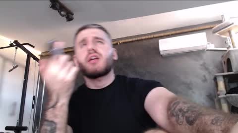 Snapshot of brad_pittfall chatting on 09-30-25, 02:44 ask me online show from 09-30-25, 02:44