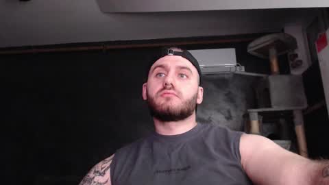 Snapshot of brad_pittfall chatting on 10-11-25, 08:18 ask me online show from 10-11-25, 08:18