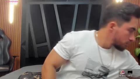 Snapshot of brad_summer chatting on 11-05-25, 05:24 brad summer online show from 11-05-25, 05:24