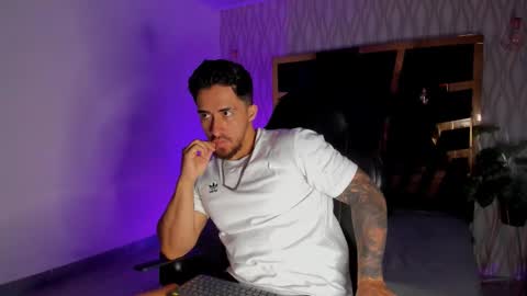 Snapshot of brad_summer chatting on 12-04-25, 05:21 brad summer online show from 12-04-25, 05:21