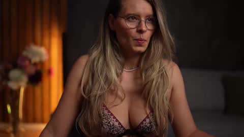 Alex online show from 10-28-25, 05:11