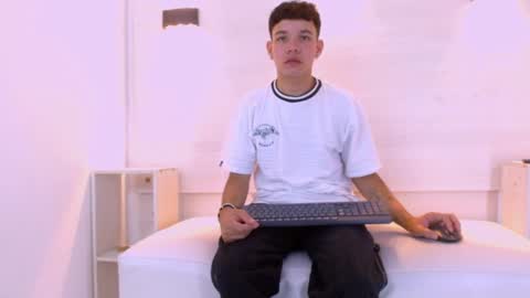 Snapshot of bratt_sanderz chatting on 03-02-26, 12:34 Bratt Sanderz online show from 03-02-26, 12:34