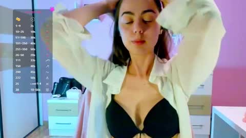 Snapshot of bratty_bun chatting on 05-31-26, 06:31 Annie online show from 05-31-26, 06:31