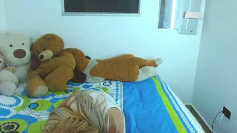 Snapshot of bratz_xx18 chatting on 01-23-25, 12:57 bratz xx118 online show from 01-23-25, 12:57