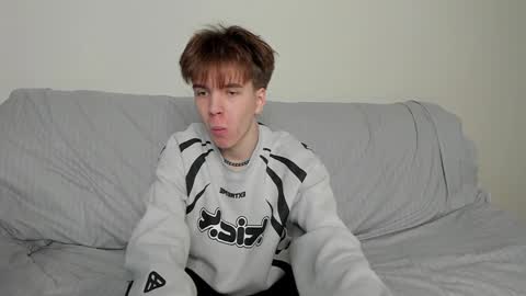 Snapshot of braxiboy chatting on 12-12-24, 08:36 Brax online show from 12-12-24, 08:36