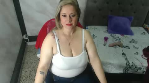Snapshot of brenda_bigtitis chatting on 10-15-25, 12:33 brenda_bigtitis online show from 10-15-25, 12:33