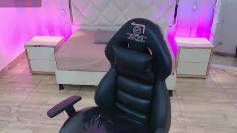 BRENDDA  online show from 10-11-25, 04:22