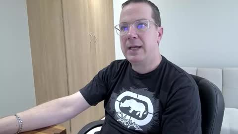 Snapshot of brettdj chatting on 11-01-25, 10:17 Brett online show from 11-01-25, 10:17