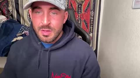 Snapshot of brettmycles chatting on 02-17-26, 06:21 Brett Mycles online show from 02-17-26, 06:21