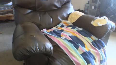 Snapshot of bri20fu chatting on 12-20-24, 05:18 raining down on me online show from 12-20-24, 05:18