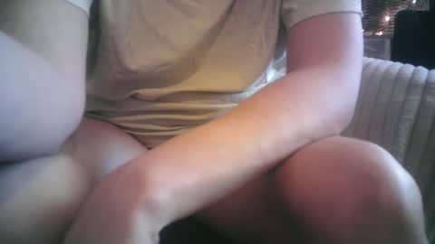 Snapshot of bri20fu chatting on 09-12-25, 06:52 raining down on me online show from 09-12-25, 06:52