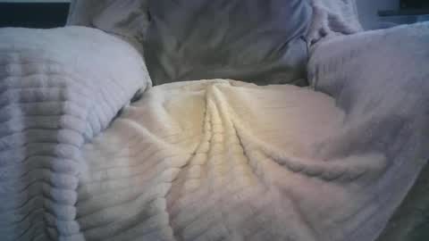 Snapshot of bri20fu chatting on 09-13-25, 04:40 raining down on me online show from 09-13-25, 04:40