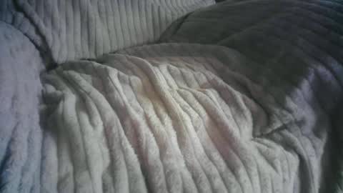 Snapshot of bri20fu chatting on 10-13-25, 07:25 raining down on me online show from 10-13-25, 07:25