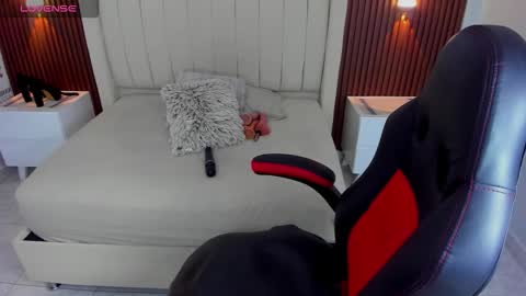 BRIANA online show from 10-22-25, 03:18