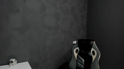 Snapshot of brianhunts chatting on 02-07-25, 01:11 Brian online show from 02-07-25, 01:11