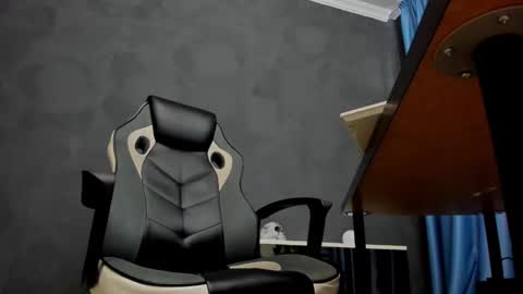 Snapshot of brianhunts chatting on 02-13-25, 09:30 Brian online show from 02-13-25, 09:30