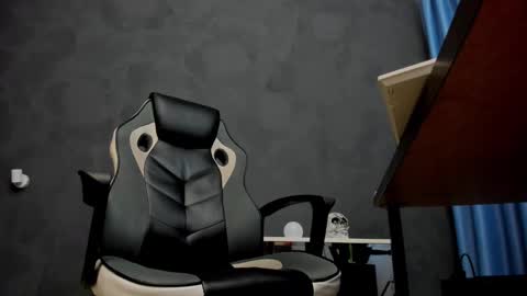 Snapshot of brianhunts chatting on 02-24-25, 10:26 Brian online show from 02-24-25, 10:26