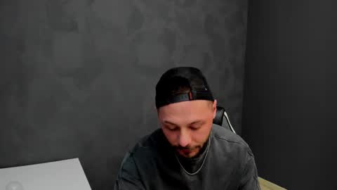 Snapshot of brianhunts chatting on 03-10-25, 05:33 Brian online show from 03-10-25, 05:33