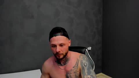 Snapshot of brianhunts chatting on 03-12-25, 01:08 Brian online show from 03-12-25, 01:08