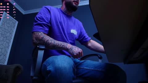 Snapshot of brianhunts chatting on 10-12-25, 04:33 Brian online show from 10-12-25, 04:33