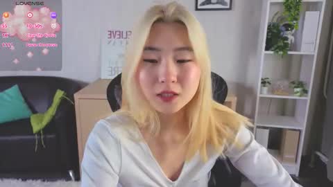 Snapshot of bridgetbottrel chatting on 02-12-26, 01:11 Bridget online show from 02-12-26, 01:11