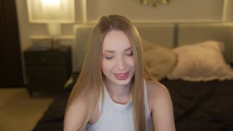 Diamonds Girls online show from 10-25-25, 12:18