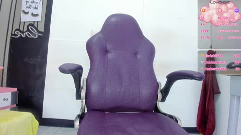 Snapshot of brithanyslim chatting on 02-13-25, 01:19 brithanyslim online show from 02-13-25, 01:19