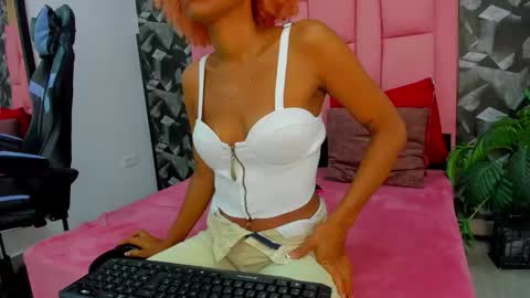 Snapshot of brithanyslim chatting on 11-29-25, 01:03 brithanyslim online show from 11-29-25, 01:03
