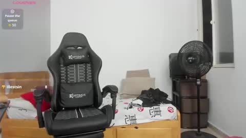 Britney  online show from 10-24-25, 04:42