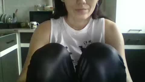 Snapshot of britneyamy chatting on 12-16-24, 01:32 Britney online show from 12-16-24, 01:32