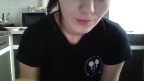 Snapshot of britneyamy chatting on 01-08-25, 01:41 Britney online show from 01-08-25, 01:41