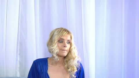 Snapshot of britneyhudson chatting on 01-12-25, 06:17 britneyhudson online show from 01-12-25, 06:17