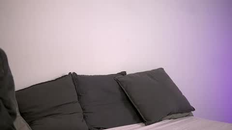 Snapshot of britneyhudson chatting on 10-10-25, 03:16 britneyhudson online show from 10-10-25, 03:16