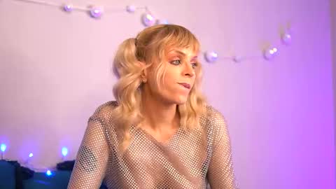 Snapshot of britneyhudson chatting on 11-26-25, 04:35 britneyhudson online show from 11-26-25, 04:35