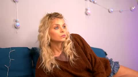 Snapshot of britneyhudson chatting on 11-29-25, 05:21 britneyhudson online show from 11-29-25, 05:21