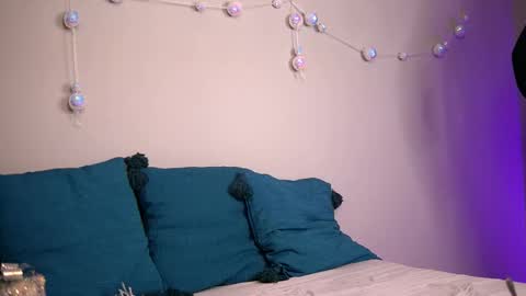 Snapshot of britneyhudson chatting on 12-03-25, 05:04 britneyhudson online show from 12-03-25, 05:04